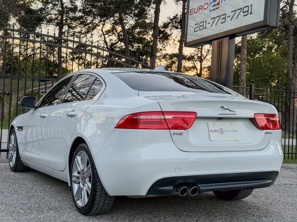 2019 Jaguar XE - Image 5 of 12