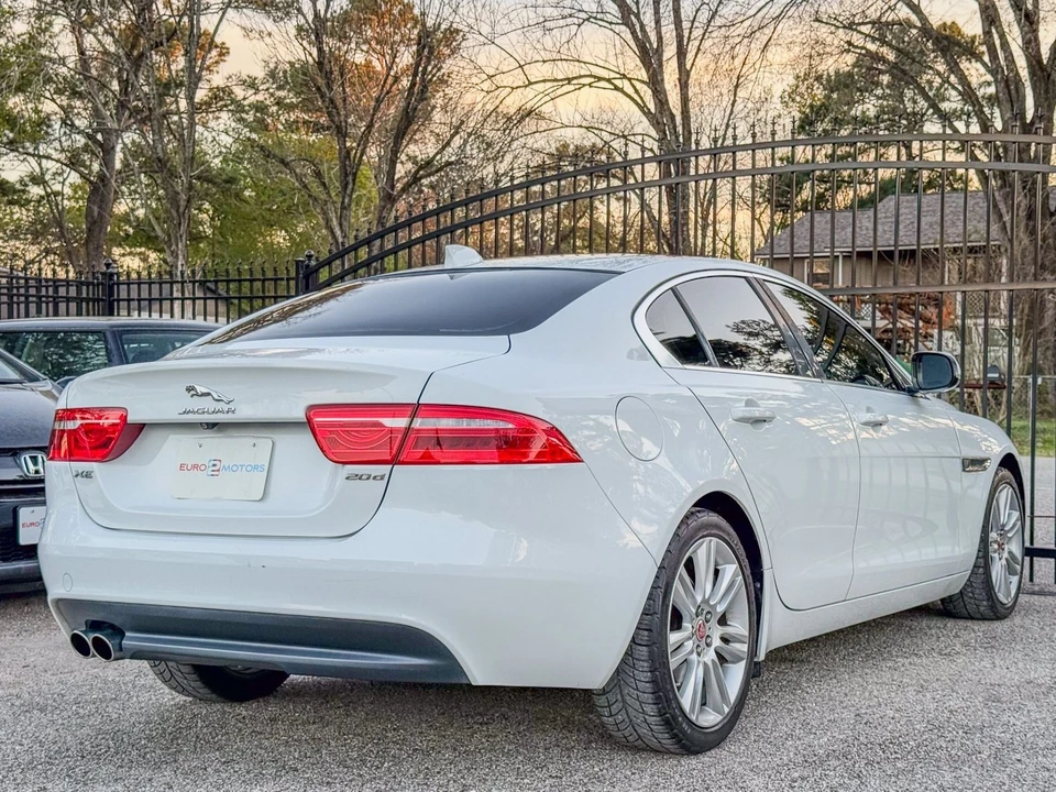 2019 Jaguar XE - Image 7 of 12