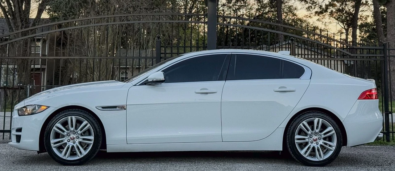2019 Jaguar XE - Image 3 of 12