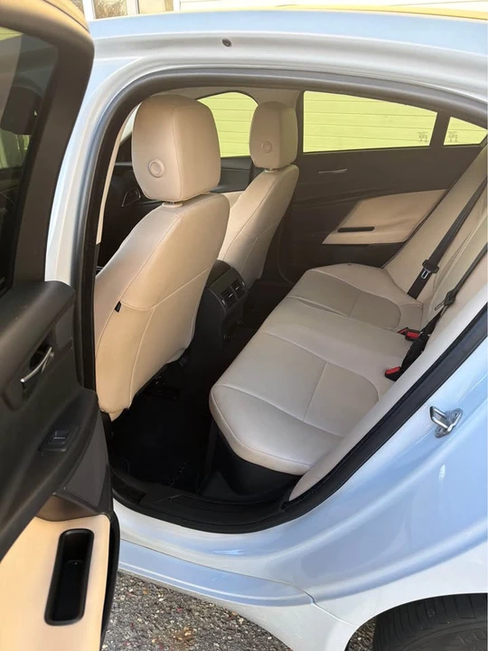 2019 Jaguar XE - Image 6 of 10