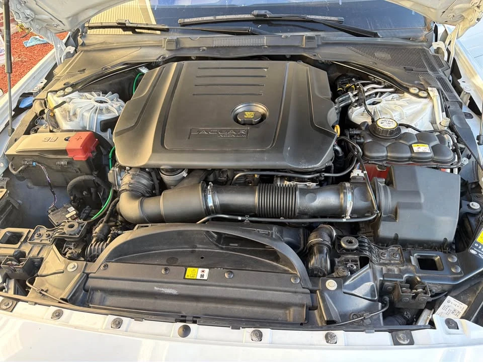 2019 Jaguar XE - Image 10 of 10