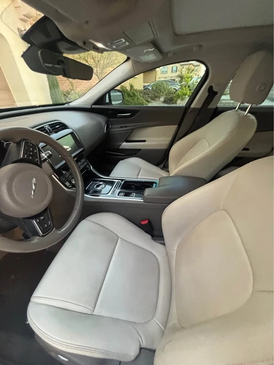 2019 Jaguar XE - Image 6 of 12