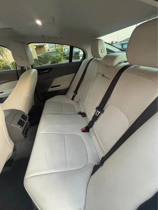 2019 Jaguar XE - Image 9 of 12