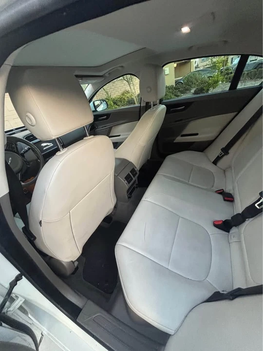2019 Jaguar XE - Image 8 of 12