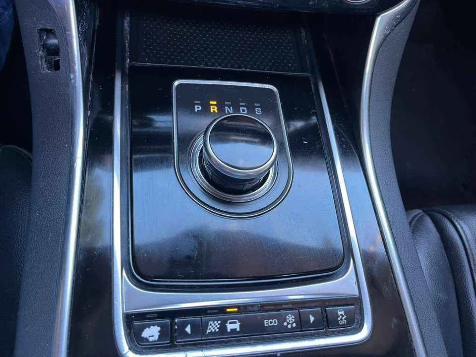 2019 Jaguar XE - Image 13 of 20