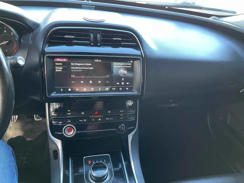 2019 Jaguar XE - Image 9 of 20