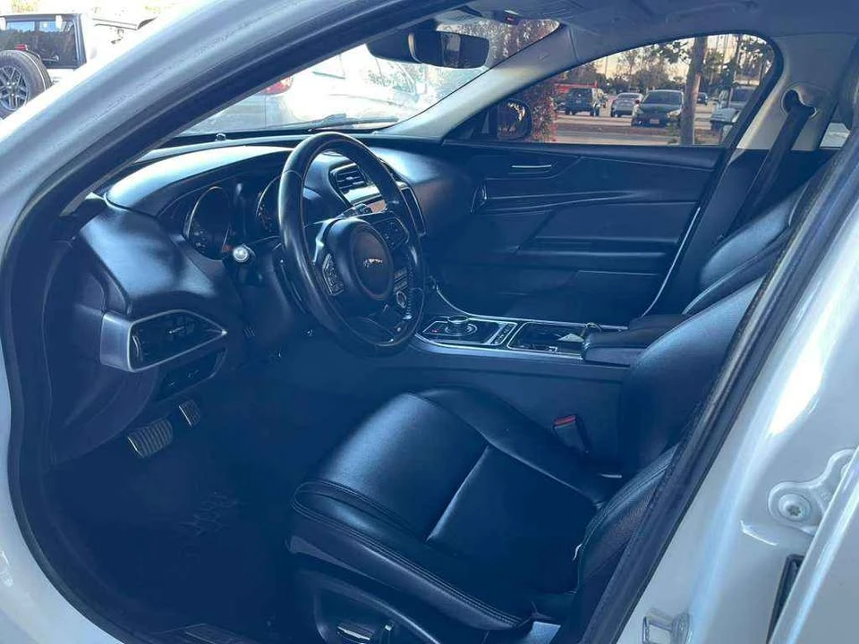 2019 Jaguar XE - Image 5 of 20