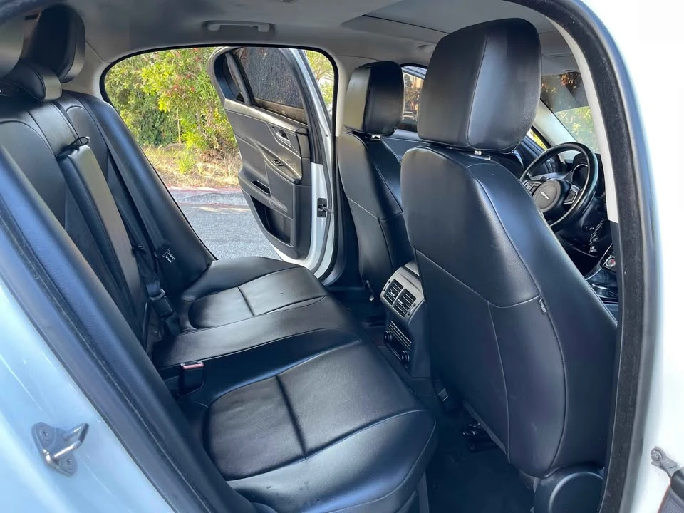 2019 Jaguar XE - Image 8 of 20