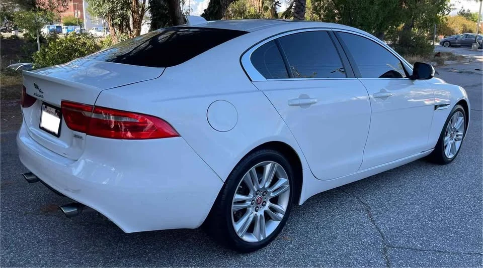 2019 Jaguar XE - Image 4 of 20
