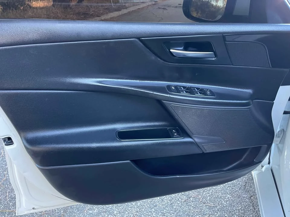 2019 Jaguar XE - Image 10 of 20