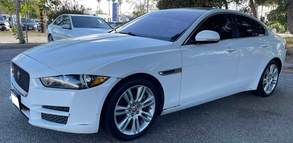 2019 Jaguar XE - Image 2 of 20