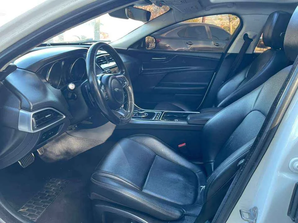 2019 Jaguar XE - Image 8 of 17
