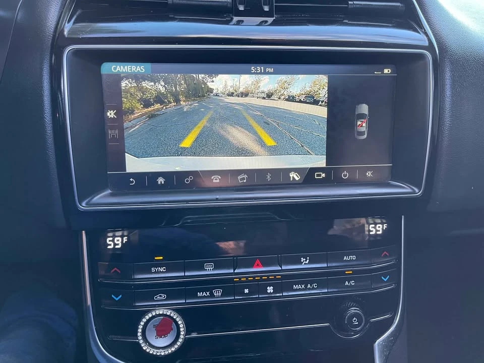 2019 Jaguar XE - Image 16 of 17