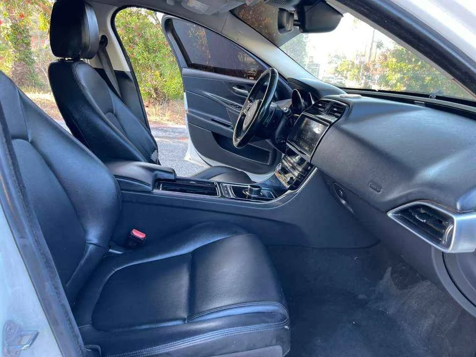 2019 Jaguar XE - Image 6 of 17