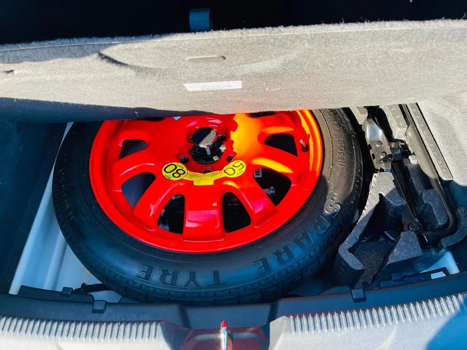 2019 Jaguar XE - Image 19 of 20