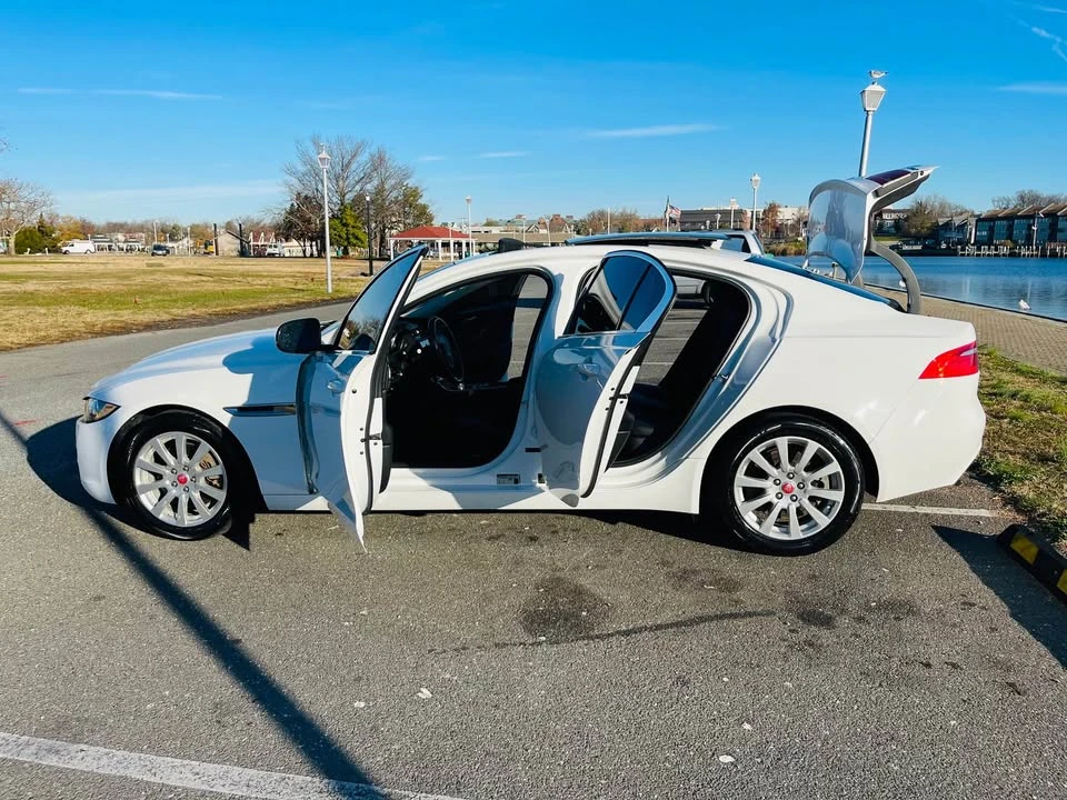 2019 Jaguar XE - Image 5 of 20