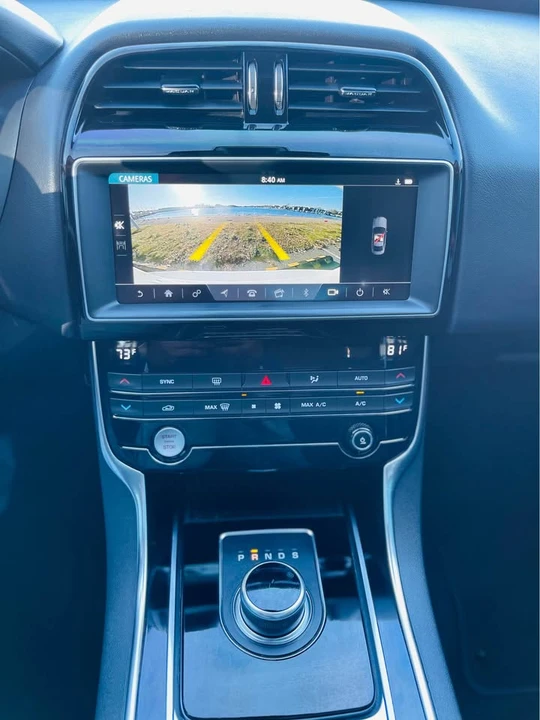 2019 Jaguar XE - Image 13 of 20