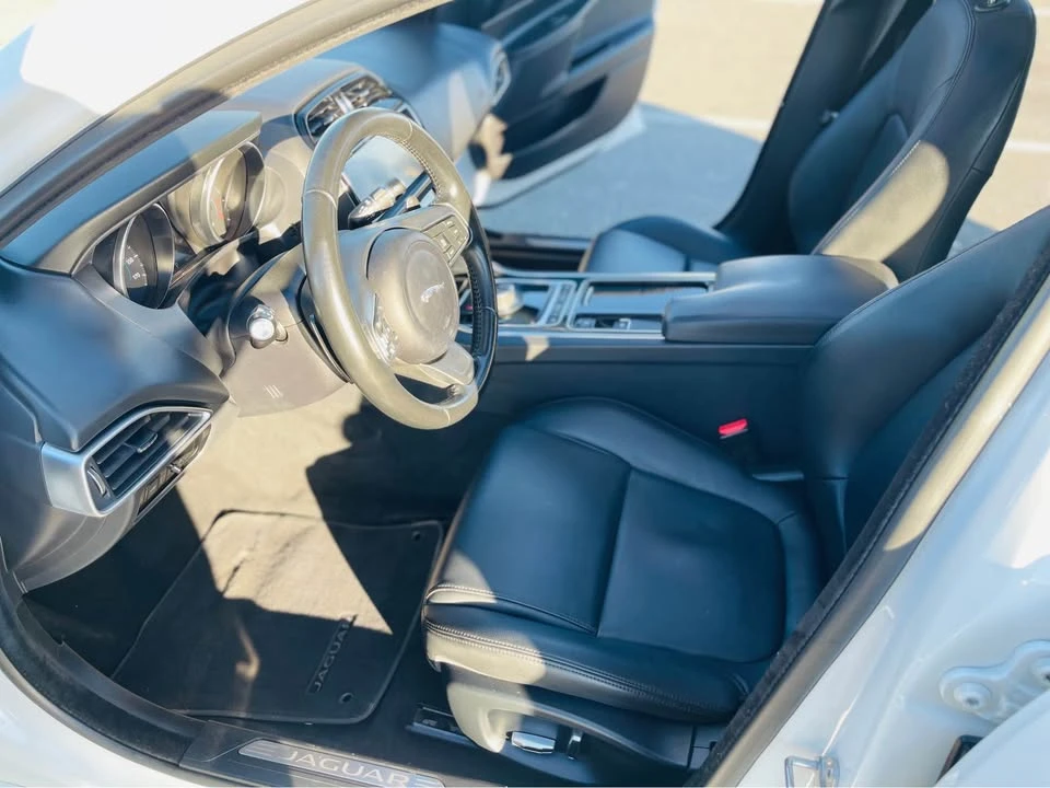 2019 Jaguar XE - Image 18 of 20
