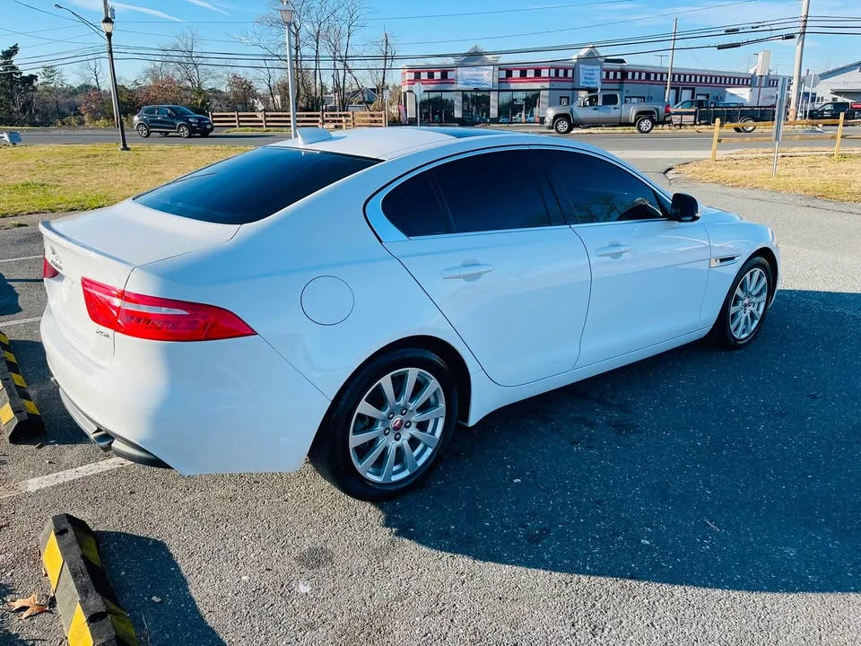 2019 Jaguar XE - Image 3 of 20