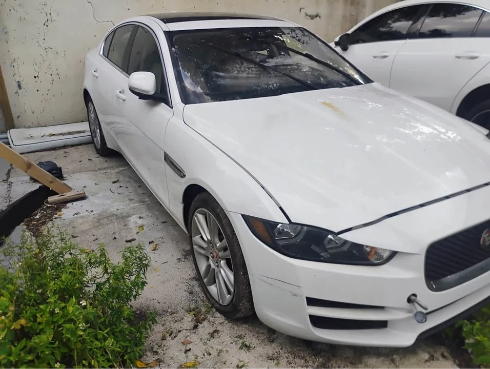 2019 Jaguar XE - Image 3 of 4