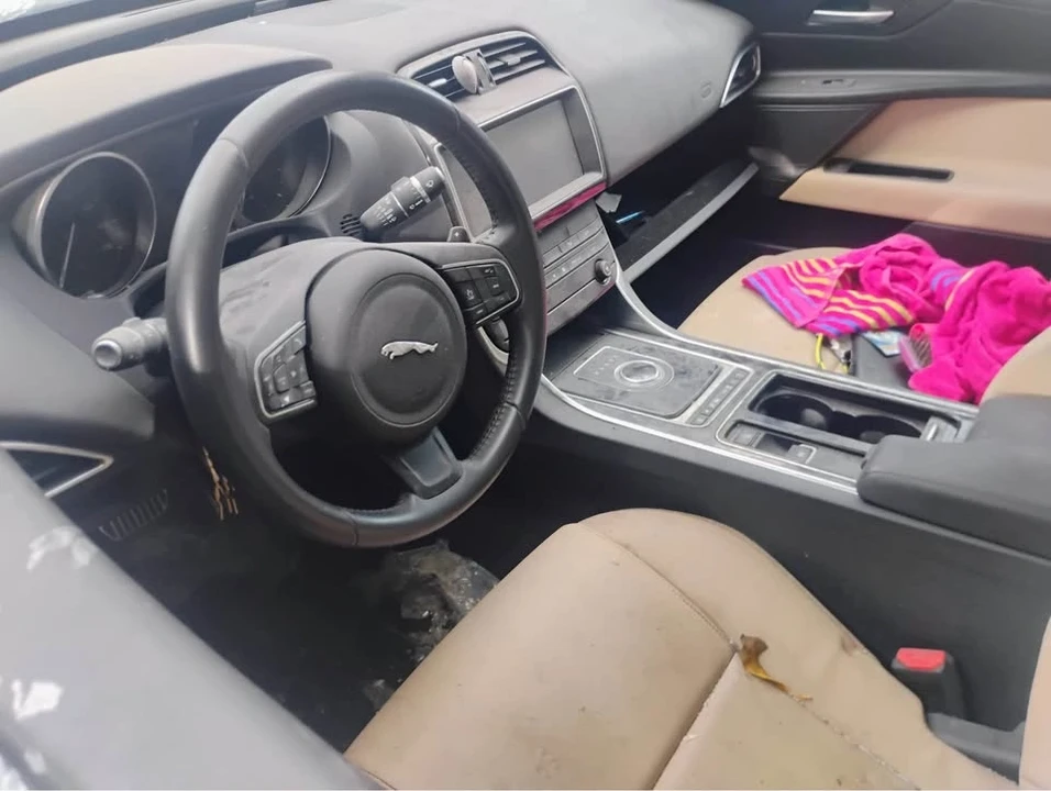 2019 Jaguar XE - Image 2 of 4