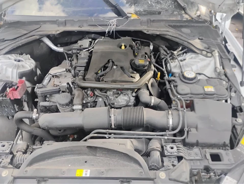 2019 Jaguar XE - Image 4 of 4