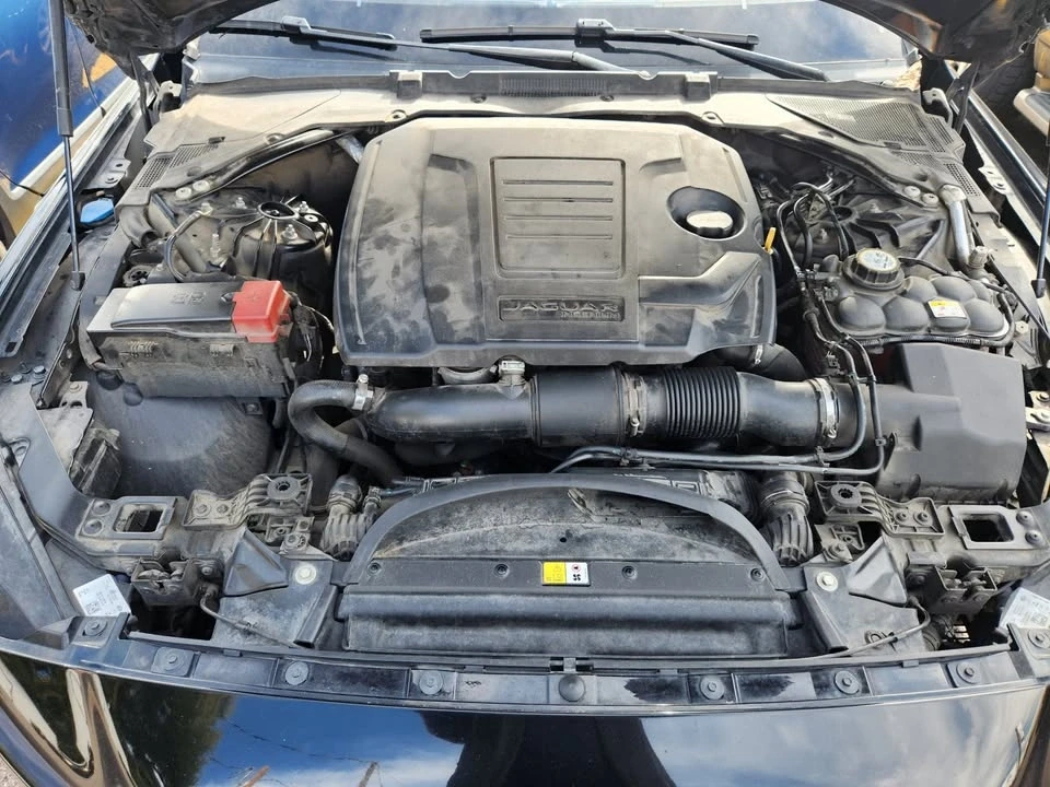 2019 Jaguar XE - Image 6 of 6