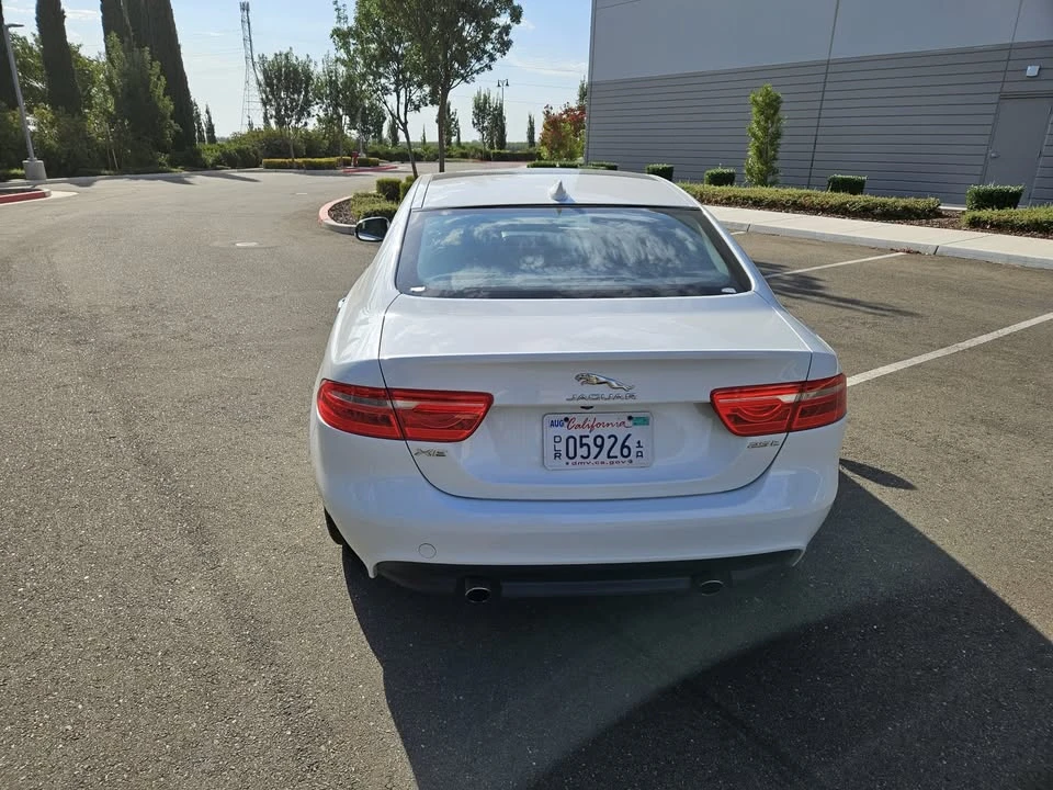 2019 Jaguar XE - Image 6 of 18