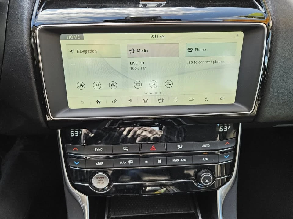 2019 Jaguar XE - Image 16 of 18