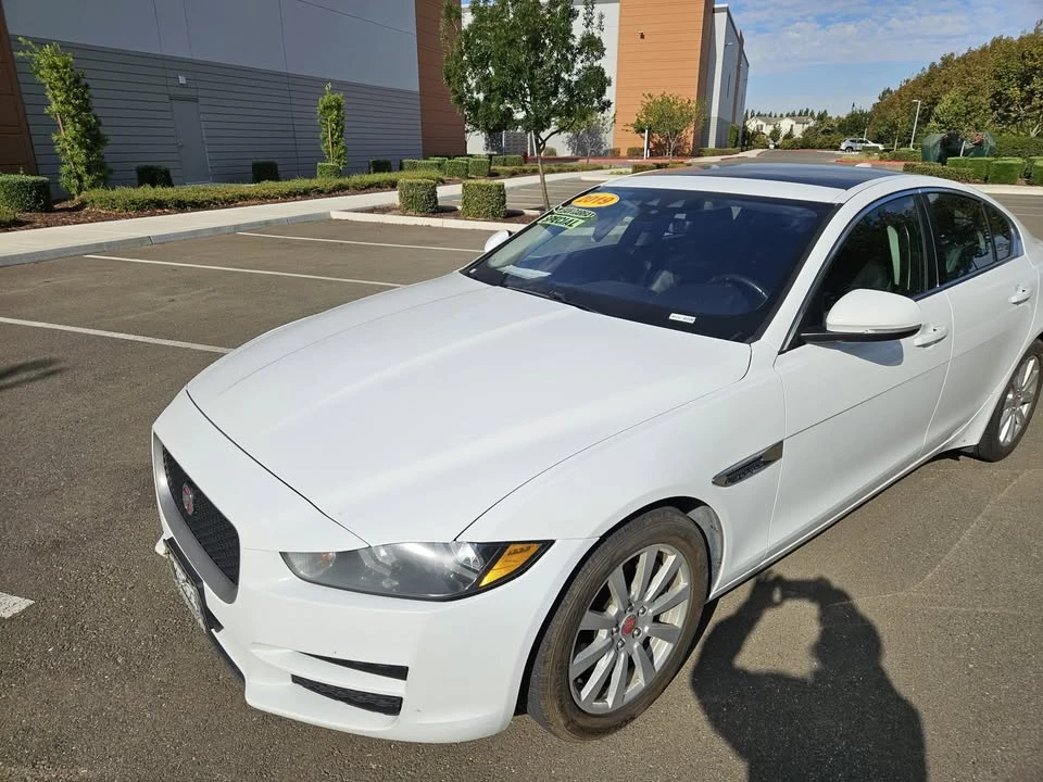 2019 Jaguar XE - Image 2 of 18