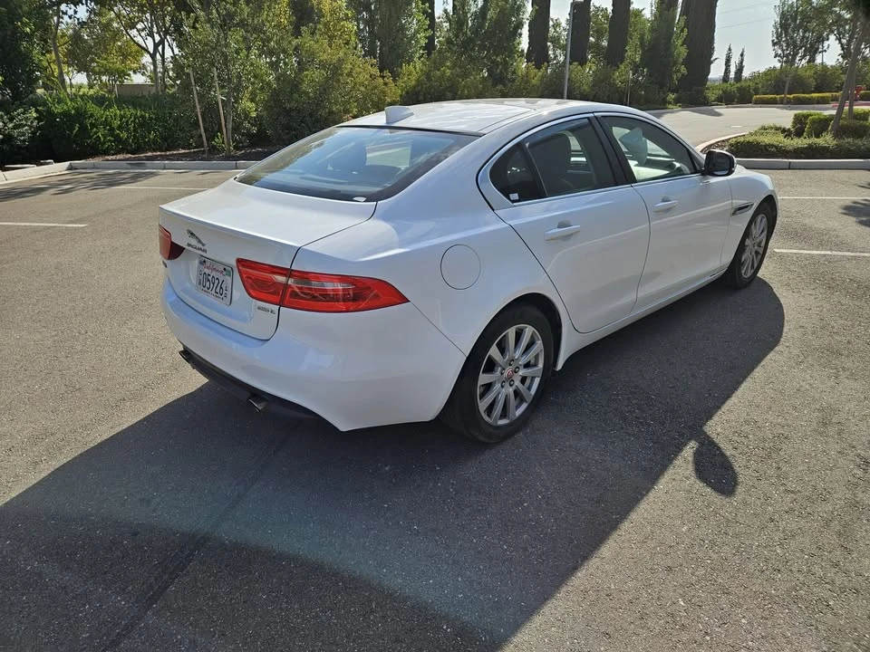 2019 Jaguar XE - Image 8 of 18