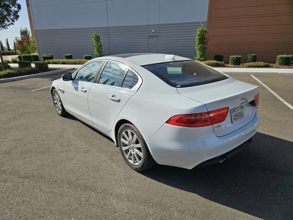 2019 Jaguar XE - Image 9 of 18