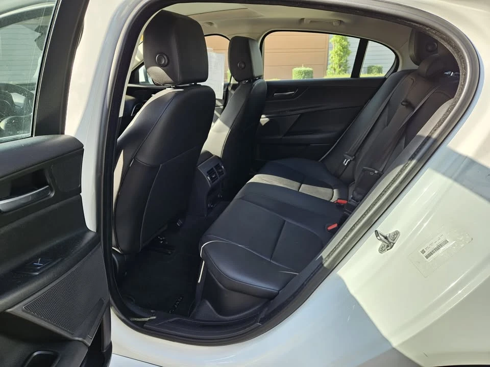 2019 Jaguar XE - Image 12 of 18