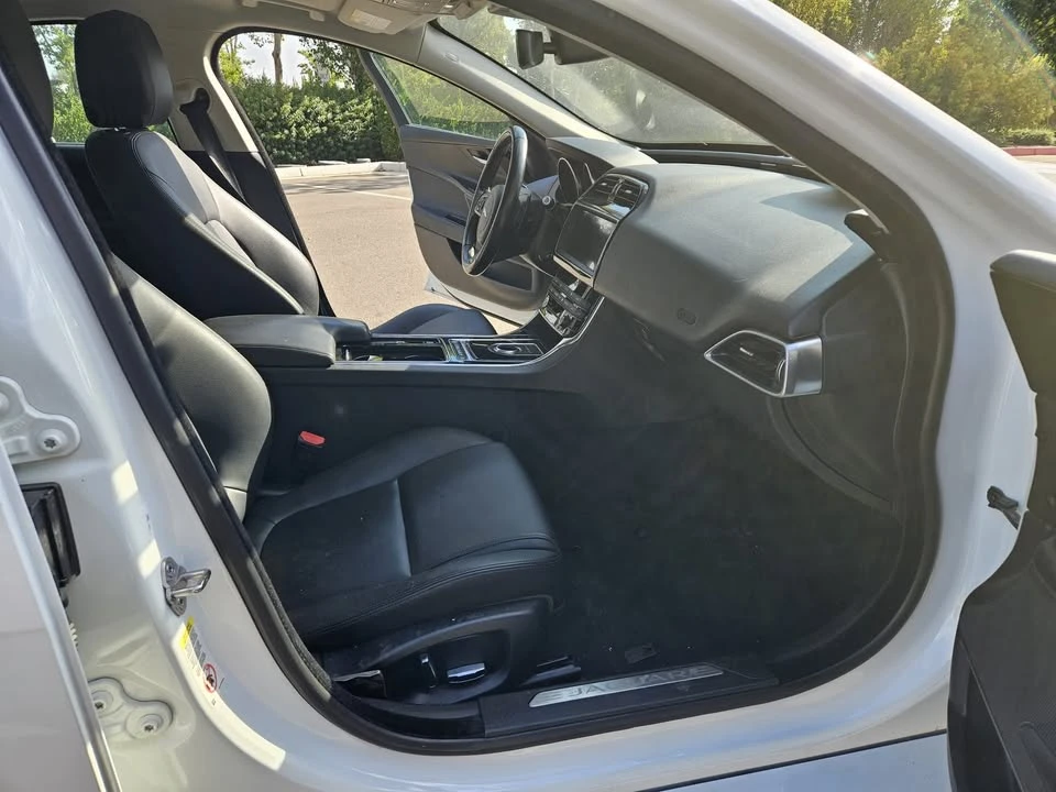 2019 Jaguar XE - Image 13 of 18