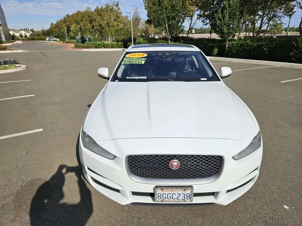 2019 Jaguar XE - Image 3 of 18