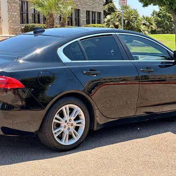 2019 Jaguar XE 25t Premium RWD