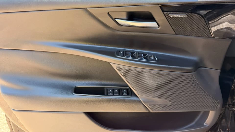2019 Jaguar XE - Image 16 of 20