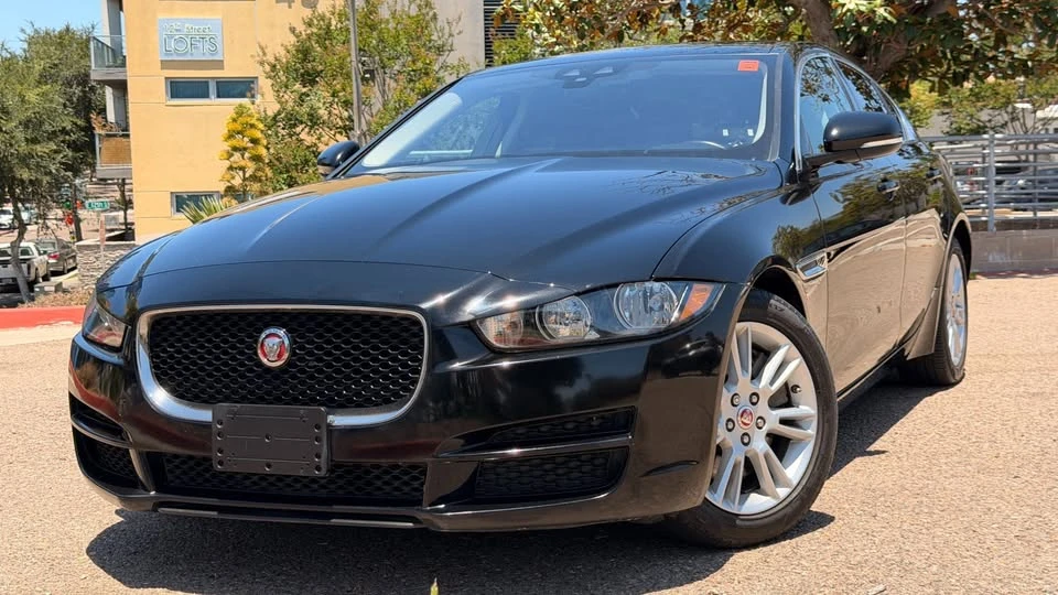 2019 Jaguar XE - Image 10 of 20
