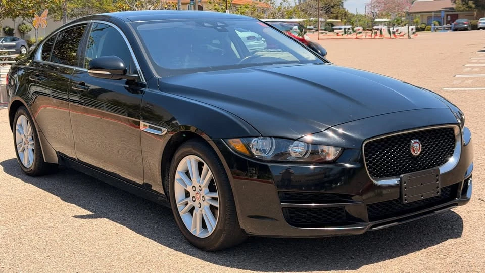 2019 Jaguar XE - Image 4 of 20