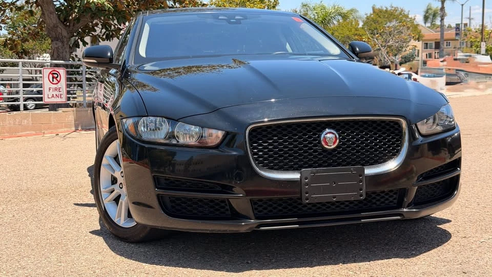 2019 Jaguar XE - Image 5 of 20