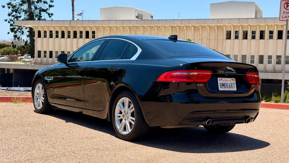 2019 Jaguar XE - Image 8 of 20