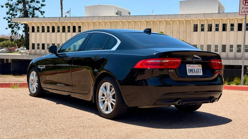 2019 Jaguar XE - Image 9 of 20