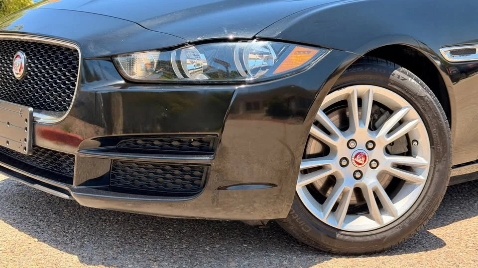 2019 Jaguar XE - Image 11 of 20