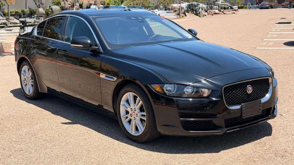 2019 Jaguar XE - Image 3 of 20