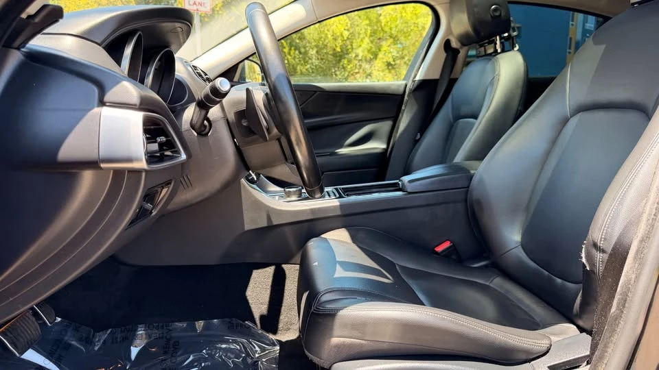 2019 Jaguar XE - Image 19 of 20
