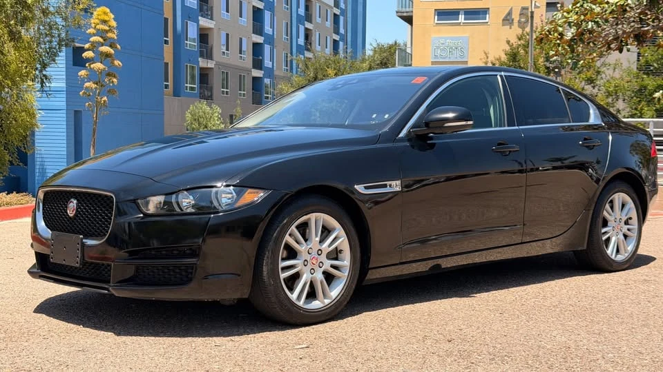 2019 Jaguar XE - Image 7 of 20