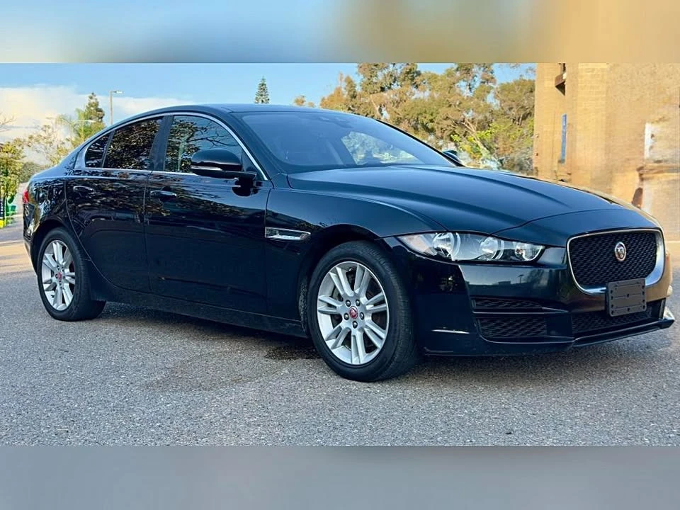 2019 Jaguar XE - Image 9 of 20