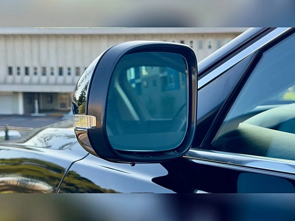 2019 Jaguar XE - Image 12 of 20