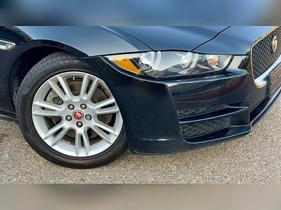 2019 Jaguar XE - Image 10 of 20