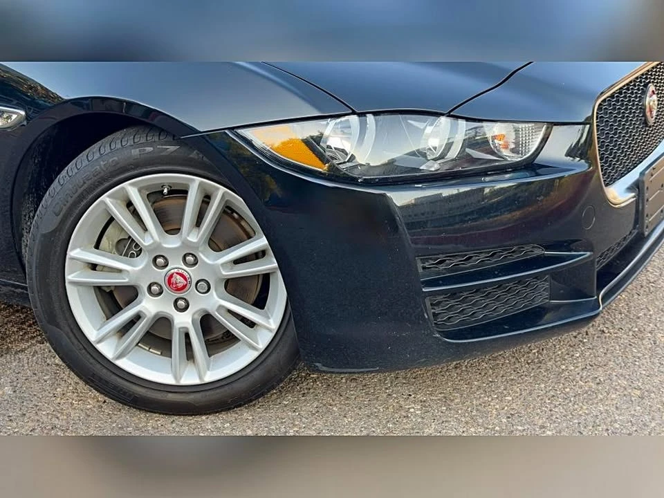2019 Jaguar XE - Image 11 of 20